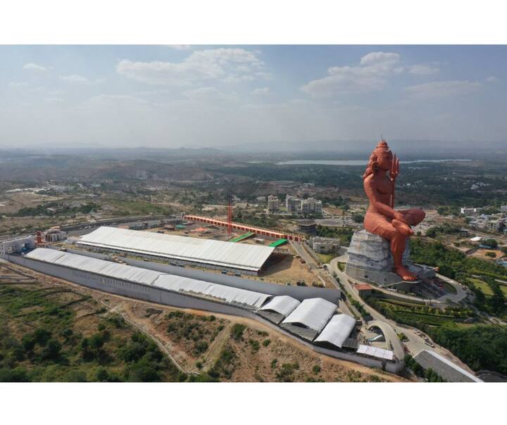 ऑगस्ट 2012 मध्ये तत्कालीन मुख्यमंत्री अशोक गेहलोत आणि मुरारी बापू यांच्या उपस्थितीत या प्रकल्पाची पायाभरणी करण्यात आली होती. त्यानंतर आता या मूर्तीचं लोकार्पण करण्यात येणार आहे. नाथद्वारामधील 'विश्वास स्वरूपम' मूर्तीचं हे ठिकाण उदयपूर शहरापासून 45 किलोमीटर अंतरावर आहे.