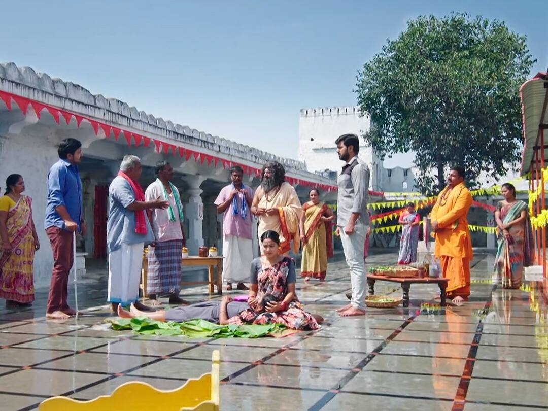 Devatha October 29th: ఎట్టకేలకి దేవి చెంతకి ఆదిత్య, రుక్మిణి- అక్కడ మాధవ్ ఇచ్చిన షాక్ కి బిత్తరపోయిన రాధ Devatha Serial October 29th Episode 690 Written Update Toay Episode Devatha October 29th: ఎట్టకేలకి దేవి చెంతకి ఆదిత్య, రుక్మిణి- అక్కడ మాధవ్ ఇచ్చిన షాక్ కి బిత్తరపోయిన రాధ