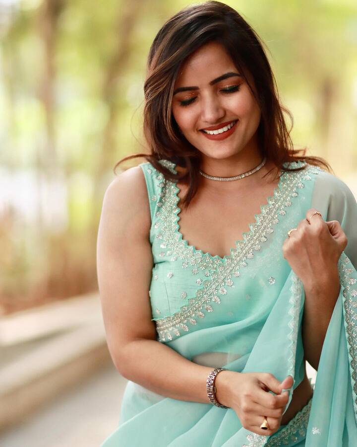 బిగ్ బాస్ రియాలిటీ షోతో ఒక్కసారిగా బాగా పాపులర్ అయ్యింది సిరి హనుమంతు. Photo Credit: Siri Hanumanthu/Instagram