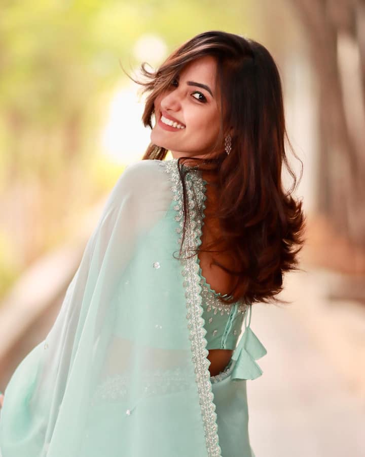 సిరి, షణ్ముఖ్ ఆట తీరుపై సోషల్ మీడియాలో ఓ రేంజిలో ట్రోలింగ్స్ వచ్చాయి. Photo Credit: Siri Hanumanthu/Instagram