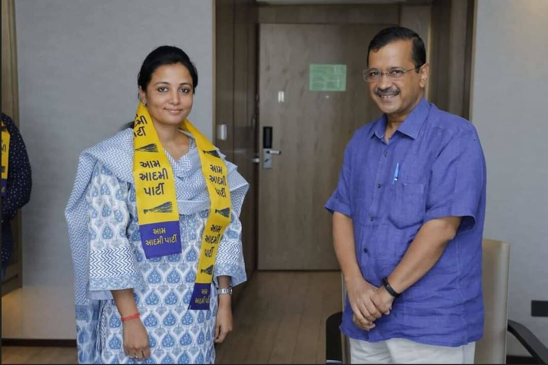 Radhika Rathwa joined Aam Aadmi Party Gujarat Election 2022: ચૂંટણી પહેલા કોંગ્રેસને લાગ્યો મોટો ઝટકો, આ મહિલા નેતા કેજરીવાલની હાજરીમાં જોડાયા AAPમાં