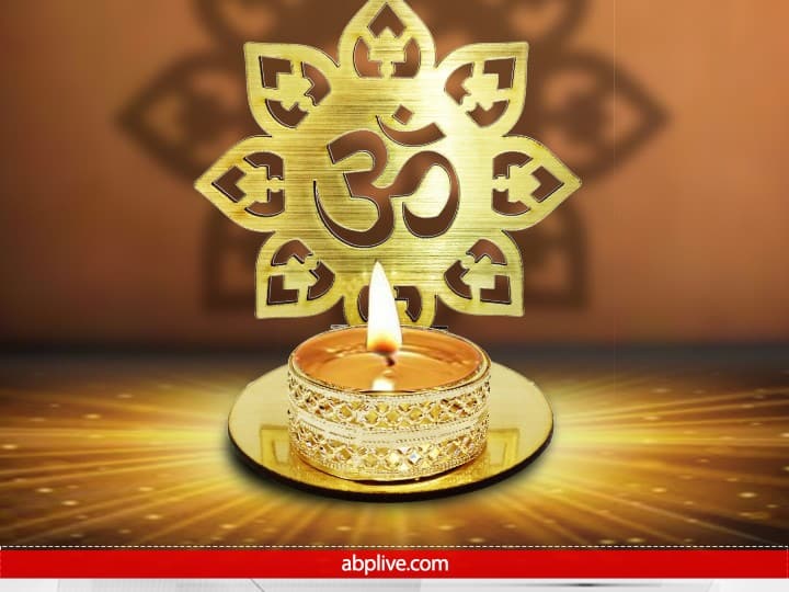 Deepak Rules: दीपक के बिना पूजा अधूरी मानी जाती है. दीपक के प्रकाश में ईश्वरीय कृपा व्याप्त रहती है. शास्त्रों में अलग-अलग ईष्ट देव को प्रसन्न करने के लिए विशेष दीपक जलाने का वर्णन है. आइए जानते हैं