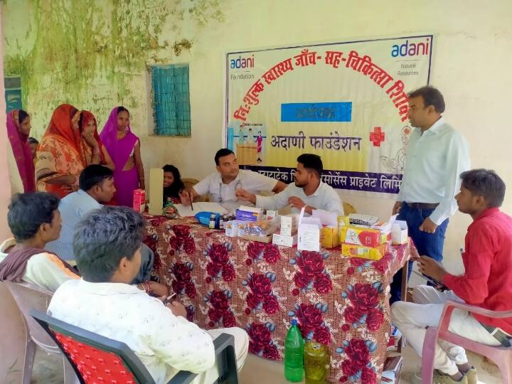 Singrauli  Adani Foundation organizes free medical camp in Madhya Pradesh ANN Singrauli News: अदाणी फाउंडेशन ने लगाया निशुल्क स्वास्थ्य शिविर, ग्रामीणों को मिल रही बेहतर सेवाएं