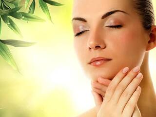 Fashion Tips: रात को सोने से पहले ये छोटा सा काम कर लीजिए, सुबह चेहरा ऐसा खिलेगा जैसे कोई फूल