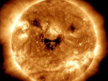 NASA releases a rare pic of smiling sun WASHINGTON- NASA: சிரிக்கும் சூரியன்: நாசா வெளியிட்ட புகைப்படம் வைரல்!