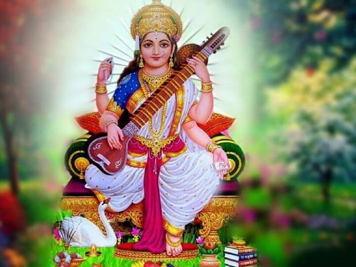 ज्ञान की देवी सरस्वती की उपासना के लिए दो बाती वाला गाय के घी का दीया जलाना चाहिए. कहते हैं इससे बच्चों में पढ़ाई के प्रति रूचि बढ़ती है और विद्या में वृद्धि होती है.