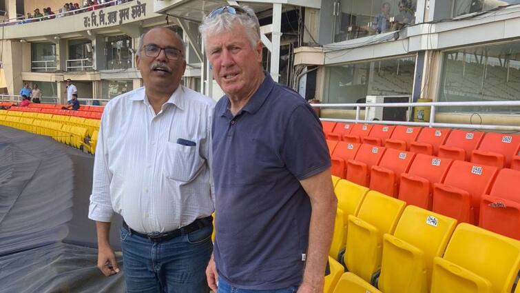John Wright former India team coach visits Eden Gardens on Sunday to watch Syed Mushtaq Ali T20 Match John Wright: ইডেনে খেলা দেখার ফাঁকে প্রিয় ক্যাপ্টেন সৌরভের খোঁজও নিলেন জন রাইট