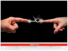 अक्सर वस्तुओं को छूने पर करेंट क्यों महसूस होता है? कागज-कंघी पर क्यों चिपकते हैं बाल? यह है इसका वैज्ञानिक कारण