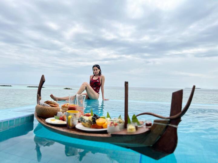 लॉकअप कंटेस्टेंट पायल रोहतगी इन दिनों अपनी मैरिड लाइफ इंजॉय कर रही हैं. शादी के बाद एक्ट्रेस पति संग्राम सिंह के साथ हनीमून मनाने मालदीव पहुंची हैं.