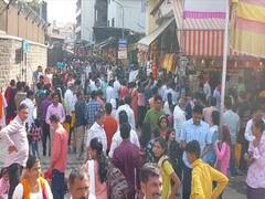 Shirdi : शिर्डी दिवाळी सुट्टीच्या पहिल्या विकेंडला साई दर्शनासाठी गर्दी