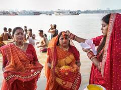 भोपाल में छठवर्तियों ने डूबते सूर्य को अर्घ्य देकर की पूजा-अर्चना, घाटों पर बड़ी संख्या में उमड़े श्रद्धालु