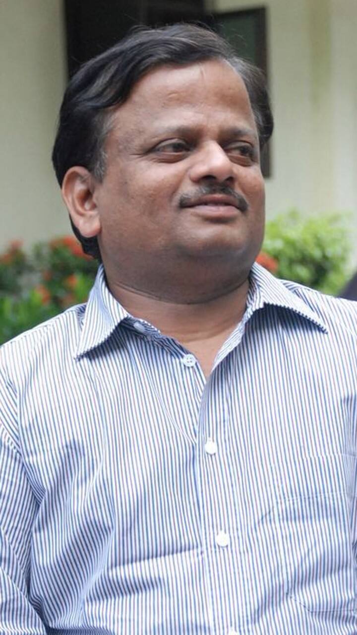 அவர் இயக்கிய திரைப்படங்களின் பட்டியலைப் பார்ப்போம்