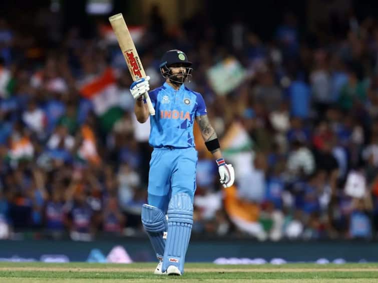 Star Indian batter Virat Kohli on Sunday completed 1,000 runs at ICC T20 World Cup events  Virat Kohli Record: किंग कोहलीचा विराट विक्रम; टी-20 विश्वचषकात 1000 धावांचा टप्पा गाठणारा दुसराच