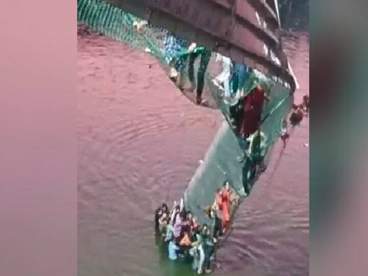 35 Dead In Gujarat Bridge Collapse, It Was Repaired Last Week குஜராத்தில் பாலம் அறுந்து விழுந்து விபத்து: 35 பேர் பலி; பலர் மாயம்