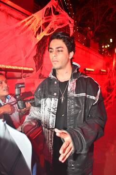 अमिताभ की नातिन नव्या नवेली नंदा से लेकर शाहरुख के लाडले आर्यन खान तक, Halloween Party में किसने क्या पहना?