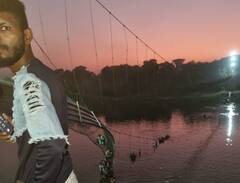 Morbi Bridge Collapses: मोरबी में पुल टूटने से 70 से ज्यादा की मौत, रेस्क्यू ऑपरेशन की ताजा तस्वीरें