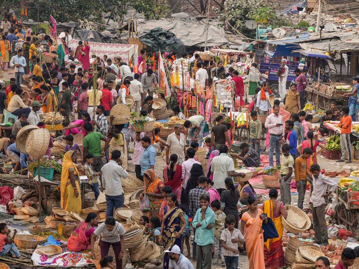 Preparations were done by PWD and Delhi Chhath Puja Samiti for the Chhath Puja at the National Capital's oldest Chhath Puja ghat.