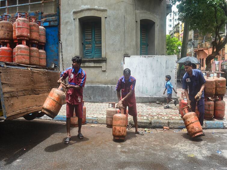 IOC Reports First Ever Back To Back Quarterly Loss Despite Booking LPG Subsidy Received In Oct IOC Reports First-Ever Back-To-Back Quarterly Loss Despite Booking LPG Subsidy Received In Oct