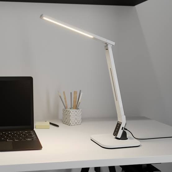 LED Desk Lamp: एक एलईडी डेस्क लैंप आपके रूम को सुंदर बनाने के साथ-साथ रात के समय पढ़ाई करने के काम भी आ सकता है. आप इस पोर्टेबल लैंप को चार्ज भी कर सकते हैं. आजकल एलईडी डेस्क लैंप काफी खूबसूरत रंगों के आप्शन के साथ आते हैं.