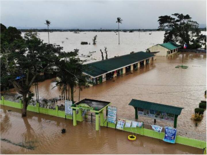 फिलीपींस में नलगा तूफान ने मचाई भारी तबाही, 50 की मौत, 60 से ज्यादा लोग लापता Philippines Cyclone Nalgae wreaks havoc 50 killed more than 60 people missing फिलीपींस में नलगा तूफान ने मचाई भारी तबाही, 50 की मौत, 60 से ज्यादा लोग लापता
