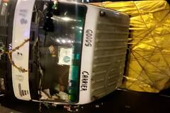 Lalbaug Truck Accident : लालबागमध्ये भीषण अपघात; उड्डाणपुलावर ट्रक उलटला