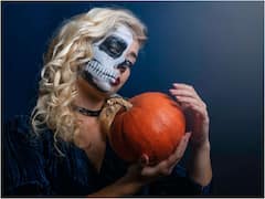 Halloween 2022: హలోవీన్ రోజు మనుషులు దయ్యాల్లా ఎందుకు తయారవుతారో తెలుసా? దాని వెనుకున్న చరిత్ర ఇదిగో