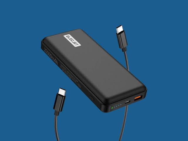Portable Charge: अगर हम क्लास रूम या अपने रूम से बाहर हो तो, हमारे गैजेट्स को चार्ज करने में पोर्टेबल चार्जर एक अहम भूमिका निभाता है. यह कैरी करने में आसान होता है.