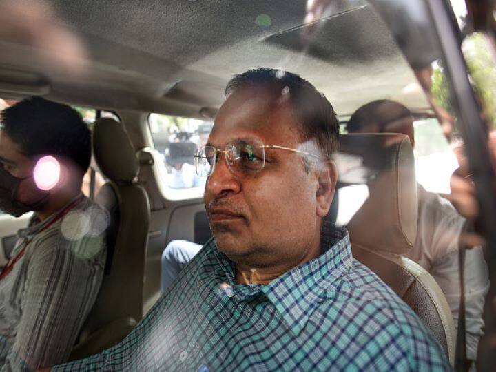 Delhi Minister Getting Massage In Jail Meeting Co Accused Enforcement Directorate மசாஜ்...மின்னணு கருவிகள்..சிறையில் ஏக போக வாழ்க்கை வாழும் டெல்லி அமைச்சர்...பரபரப்பு சிசிடிவி காட்சி