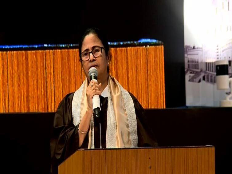Mamata Banerjee says Judiciary needs to protect the democratic infrastructure of India Mamata Banerjee: ‘অকারণে হেনস্থা, সম্মানহানি, গণতন্ত্রকে রক্ষা করুন’, প্রধান বিচারপতির সামনে বললেন মমতা