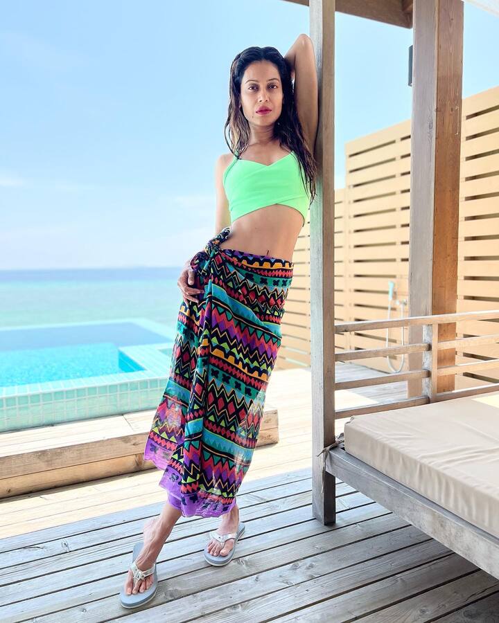 किसी तस्वीर में पायल स्विम सूट में हॉट फोटोशूट करवाती नजर आ रही हैं तो किसी तस्वीर में एक्ट्रेस स्विमिंग पूल में ब्रेकफास्ट एंजॉय कर रही हैं.