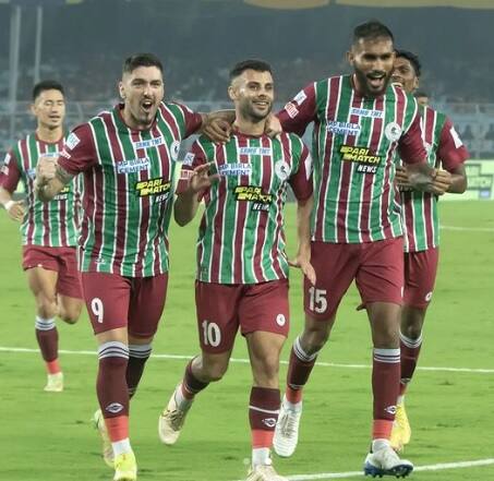 গোয়ায়া ফাঁকা গ্যালারিতে আয়োজিত হয়েছিল। তবে এখন করোনা পরিস্থিতি অনেকটাই নিয়ন্ত্রণে। তাই মাঠে ফিরেছেন দর্শকরা।