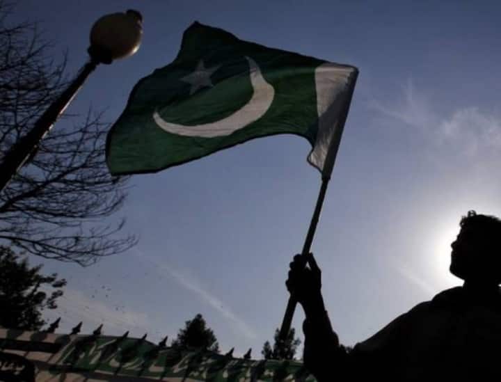 pakistan leading on martial law due to political chaos and economic crisis Pakistan: आर्थिक तंगी से जूझ रहा पाकिस्तान, सियासी अराजकता ने बढ़ाई मुश्किलें, कभी भी लग सकता है मार्शल लॉ
