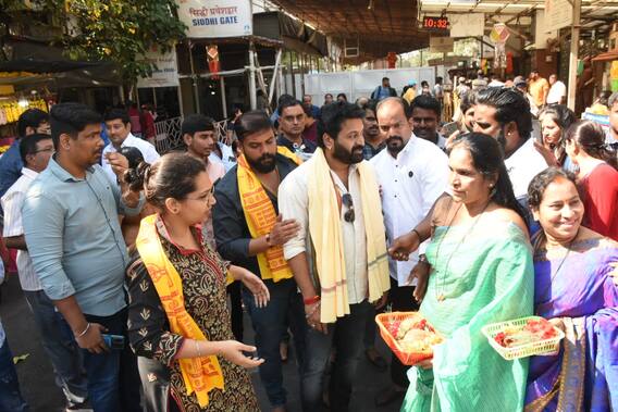 film-kantara-cast-and-crew-spotted-at-siddhi-vinayak-temple-in-mumbai