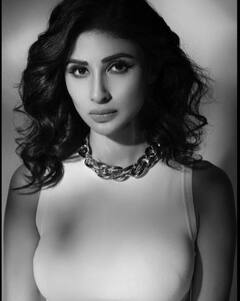 Mouni Roy ਨੇ ਹੈਲੋਵੀਨ ਪਾਰਟੀ ਤੋਂ ਬਾਅਦ ਦਿਖਾਈ ਆਪਣੀ ਵਿੰਟੇਜ ਲੁੱਕ, ਬਲੈਕ ਐਂਡ ਵ੍ਹਾਈਟ ਤਸਵੀਰਾਂ 'ਚ ਆਪਣੀ ਨਜ਼ਰ ਆਈ ਬੇਹੱਦ ਖੂਬਸੂਰਤ