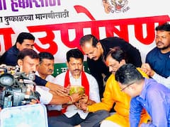 PHOTO: उपोषण सोडताच आमदार कैलास पाटील नुकसानीच्या पाहणीसाठी बांधावर