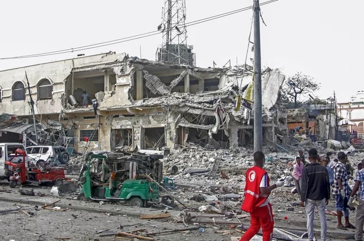 Somalia Blast: at least 100 people killed in car bombs Somalia Blast: સોમાલિયામાં આતંકી હુમલો, કાર બ્લાસ્ટમાં 100 લોકોના મોત