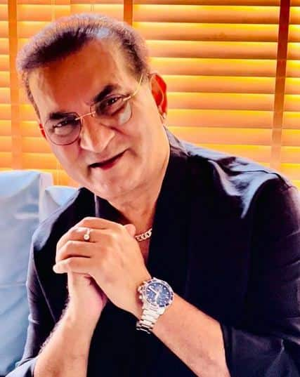 Abhijeet Bhattacharya: ਅਭਿਜੀਤ ਭੱਟਾਚਾਰੀਆ ਅੱਜ ਆਪਣਾ ਜਨਮਦਿਨ ਮਨਾ ਰਹੇ ਹਨ। 90 ਦੇ ਦਹਾਕੇ ਵਿੱਚ ਉਨ੍ਹਾਂ ਦੇ ਗਾਏ ਗੀਤ ਬਹੁਤ ਮਸ਼ਹੂਰ ਹੋਏ ਸਨ। ਅਭਿਜੀਤ ਨੇ ਸ਼ਾਹਰੁਖ ਖਾਨ ਲਈ ਸਭ ਤੋਂ ਵੱਧ ਪਲੇਬੈਕ ਸਿੰਗਿੰਗ ਕੀਤੀ ਹੈ।