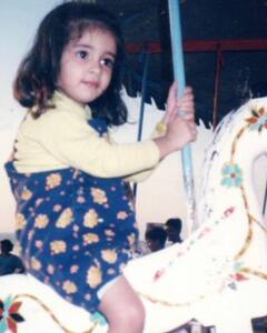 तस्वीरों में दिख रही ये क्यूट बच्ची है आज बन चुकी है हीरोइन, बर्थडे पर मां ने शेयर कीं फोटोज़...आपने पहचाना?