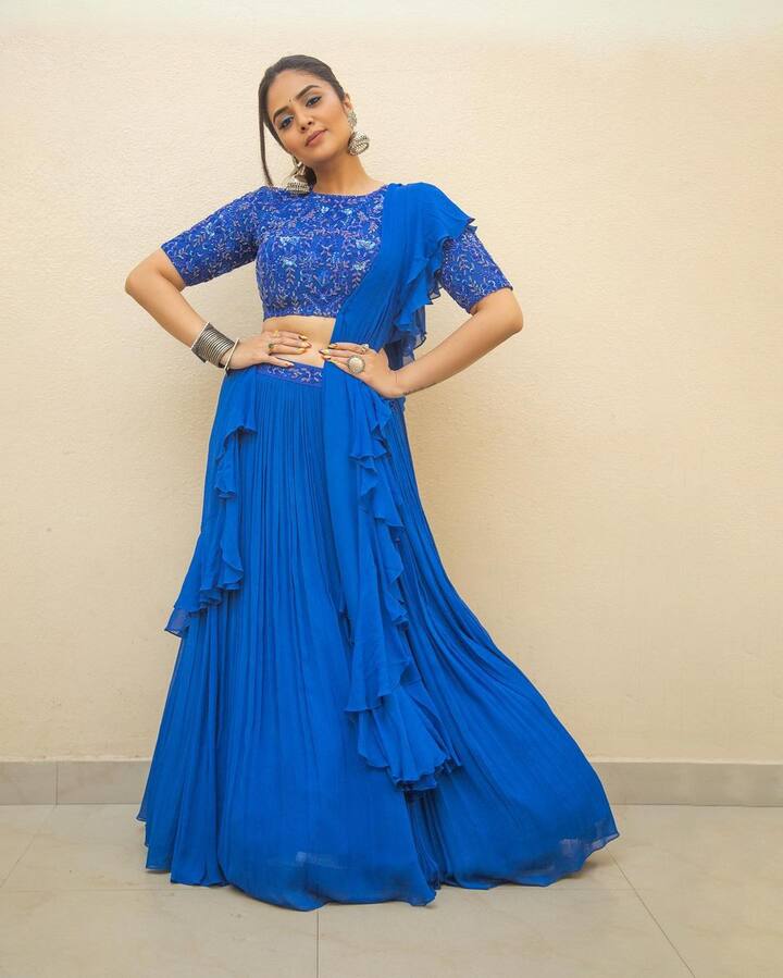 పలు సినిమాల్లోనూ కీలక పాత్రలు. Photo Credit@sreemukhi/instagram