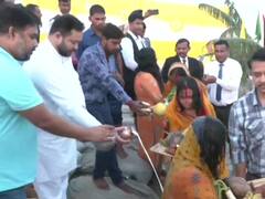 उपमुख्यमंत्री तेजस्वी यादव ने दीघा घाट पर उगते सूर्य को दिया अर्घ्य, अगले साल छठ के लिए किया यह वादा