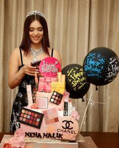 Neha Malik Birthday: એક્ટ્રેસ નેહા મલિકે દુબઈમાં માતા સાથે કર્યું બર્થડે સેલિબ્રેશન, બ્લેક ડ્રેસમાં આપ્યા કિલર પોઝ