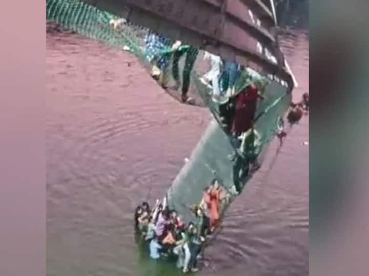 Gujarat morbi bridge collapse Family Narrow Escape Some People Shook Bridge Intentionally கேபிள் பால விபத்துக்கு இதுவே காரணம்... விபத்தில் இருந்த தப்பிய சாட்சி.. திடுக் தகவல்