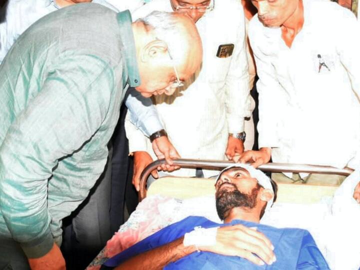 उन्होंने कहा, ‘‘प्रधानमंत्री और मुख्यमंत्री गुजराती भाई बहनों की ज़िंदगी की क़ीमत 2 लाख रुपये लगा कर अपनी जिम्मेवारी से पल्ला नहीं झाड़ सकते. मुख्यमंत्री भूपेंद्र पटेल व मोरबी विधायक व मंत्री (बृजेश मेरजा) को बताना होगा जब ये पुल 26 अक्टूबर को ही मरम्मत के बाद खोला गया तो पुल कैसे गिर गया?’’
