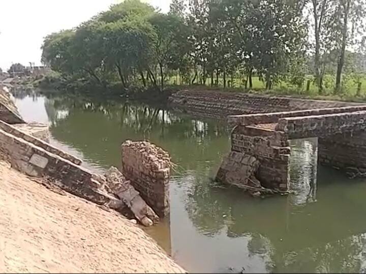 UP News People fell in the canal due to bridge collapse during Chhath Puja in Chandauli ANN Chandauli News: चंदौली में पुल टूटने से नहर में गिरे लोग, मची भगदड़, छठ पूजा के दौरान हुआ हादसा