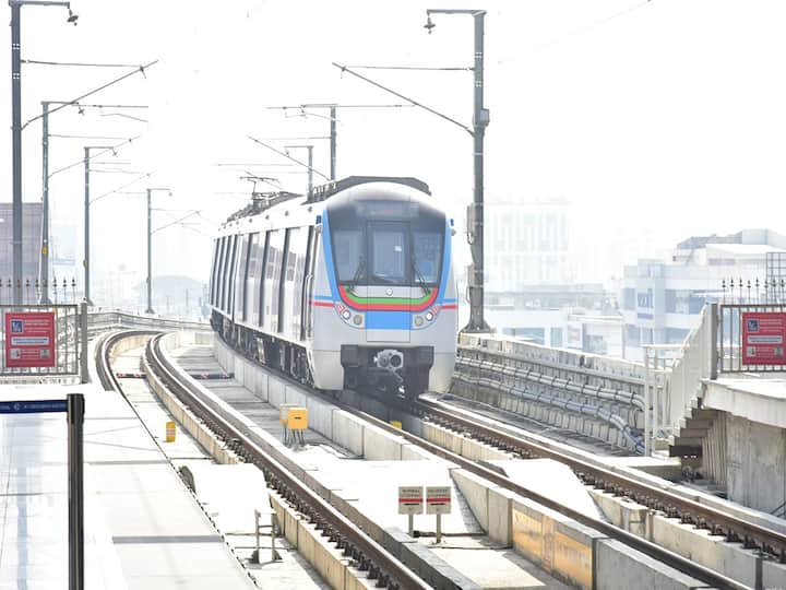 Hyderabad metro's fare fixation committee invites advices to amend ticket charges Hyderabad Metro Charges: మెట్రో రైల్ ఛార్జీల పెంపునకు అంతా రెడీ, ఎంత పెంచాలో మీరూ చెప్పొచ్చు - ఇలా చేయండి