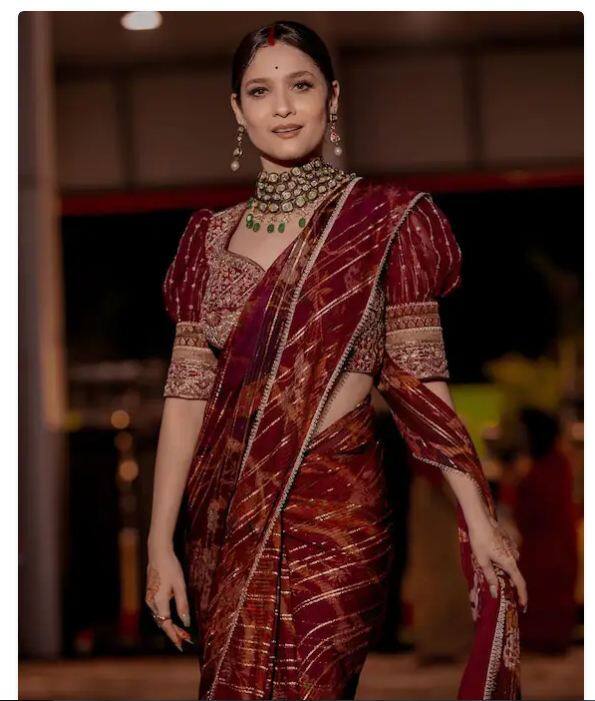 ਅੰਕਿਤਾ ਲਾਲ ਸਾੜ੍ਹੀ 'ਚ ਬੇਹੱਦ ਖੂਬਸੂਰਤ ਲੱਗ ਰਹੀ ਹੈ, ਇਸ ਲੁੱਕ 'ਚ ਅਭਿਨੇਤਰੀ ਨੇ ਸੋਲਾਂ ਸ਼ੰਗਾਰ ਕਰ ਕੇ ਇਸ ਲੁੱਕ ਵਿੱਚ ਚਾਰ ਚੰਦ ਲਾ ਦਿੱਤੇ ਹਨ।