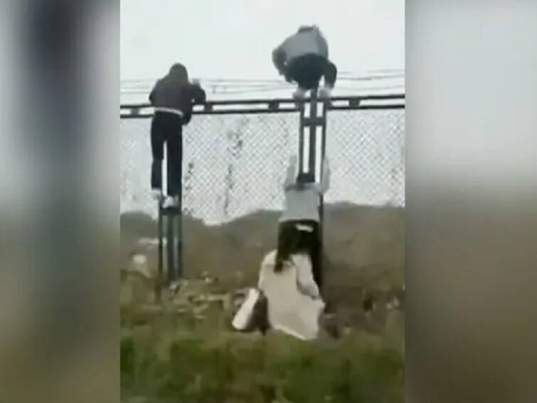 viral Video Shows Workers Escaping Lockdown At China Largest iPhone Factory in Zhengzhou கொரோனா கட்டுப்பாடுகள்... தப்பித்து ஓடும் புலம்பெயர் தொழிலாளர்கள்... சீனாவில் நடப்பது என்ன?