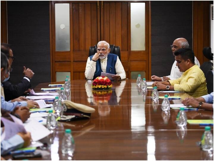PM Modi chairs high level meeting to review situation in Morbi after bridge collapse ann Morbi Bridge Collapse: मोरबी हादसा: पीएम मोदी ने की हाई लेवल मीटिंग, गुजरात के सीएम भी रहे मौजूद