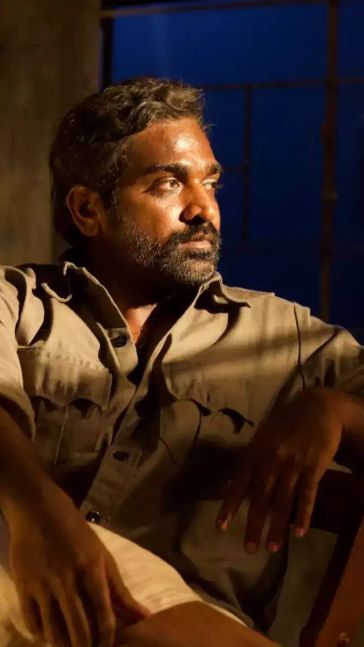 தமிழ் திரை உலகில் துணை நடிகராக பணிபுரிந்து தற்போது முன்னணி நடிகராக உயர்ந்துள்ளவர் நடிகர் விஜய் சேதுபதி