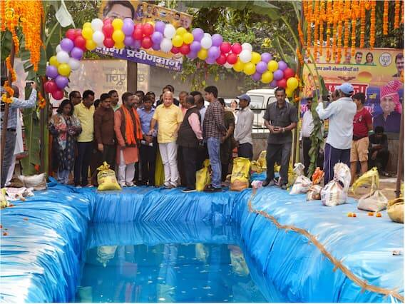 દિલ્હીમાં નાયબ મુખ્ય પ્રધાન મનીષ સિસોદિયાએ છઠ પૂજાની સમીક્ષા કરી અને લોકોને તેમની શુભેચ્છાઓ આપી.